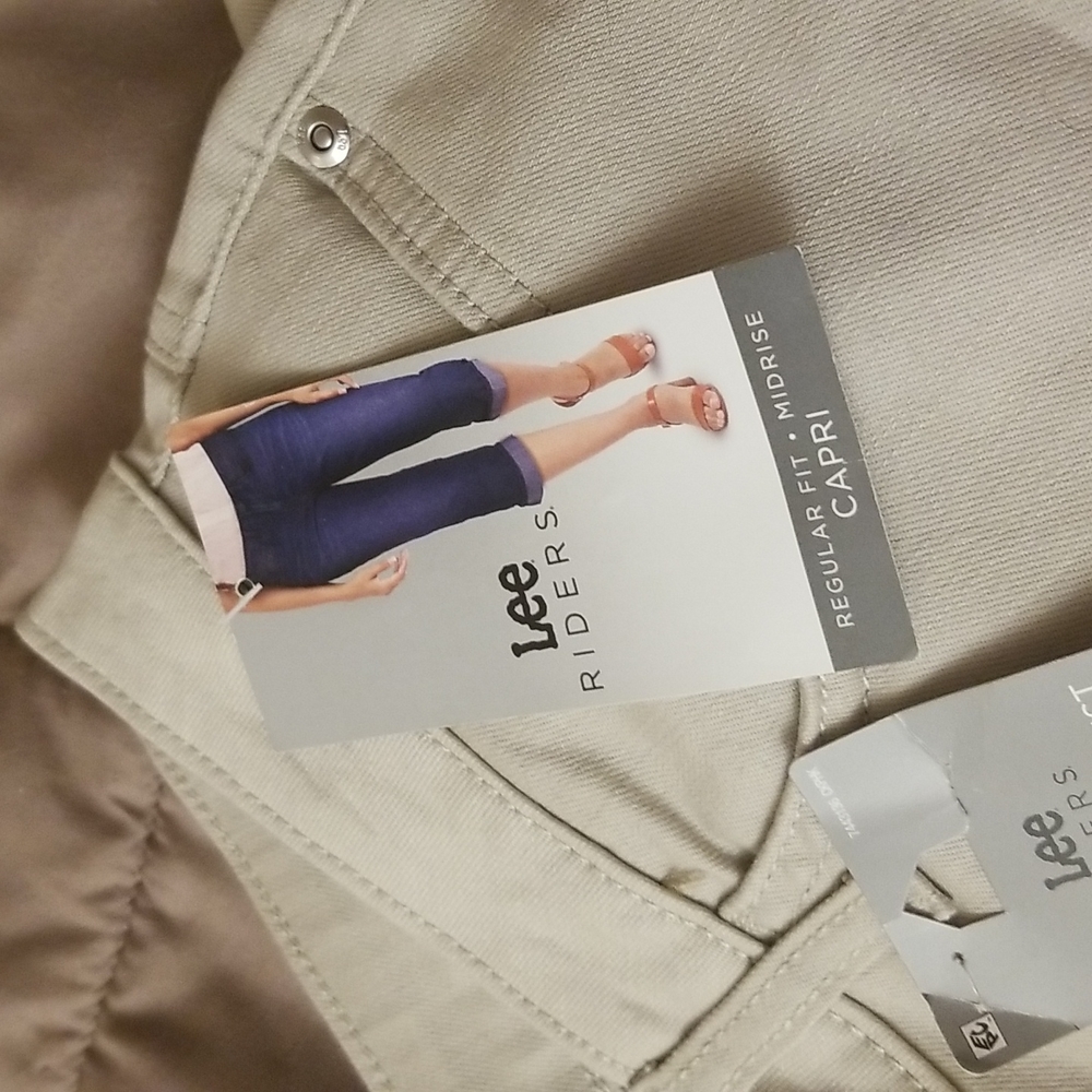 Lee Riders mid rise tan capri jeans  18